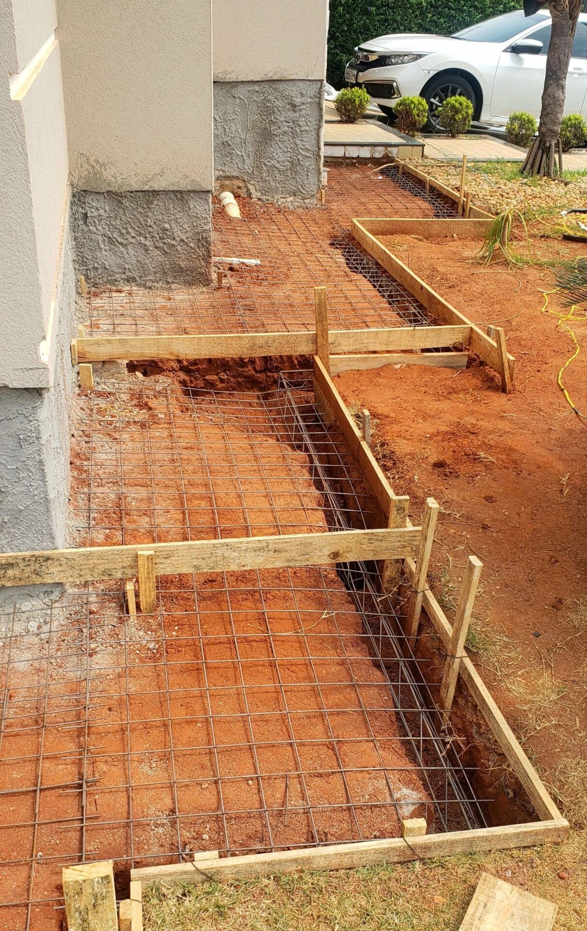 Condomínio Damha II
Calçada e Impermeabilização com h = 60 cm na parede