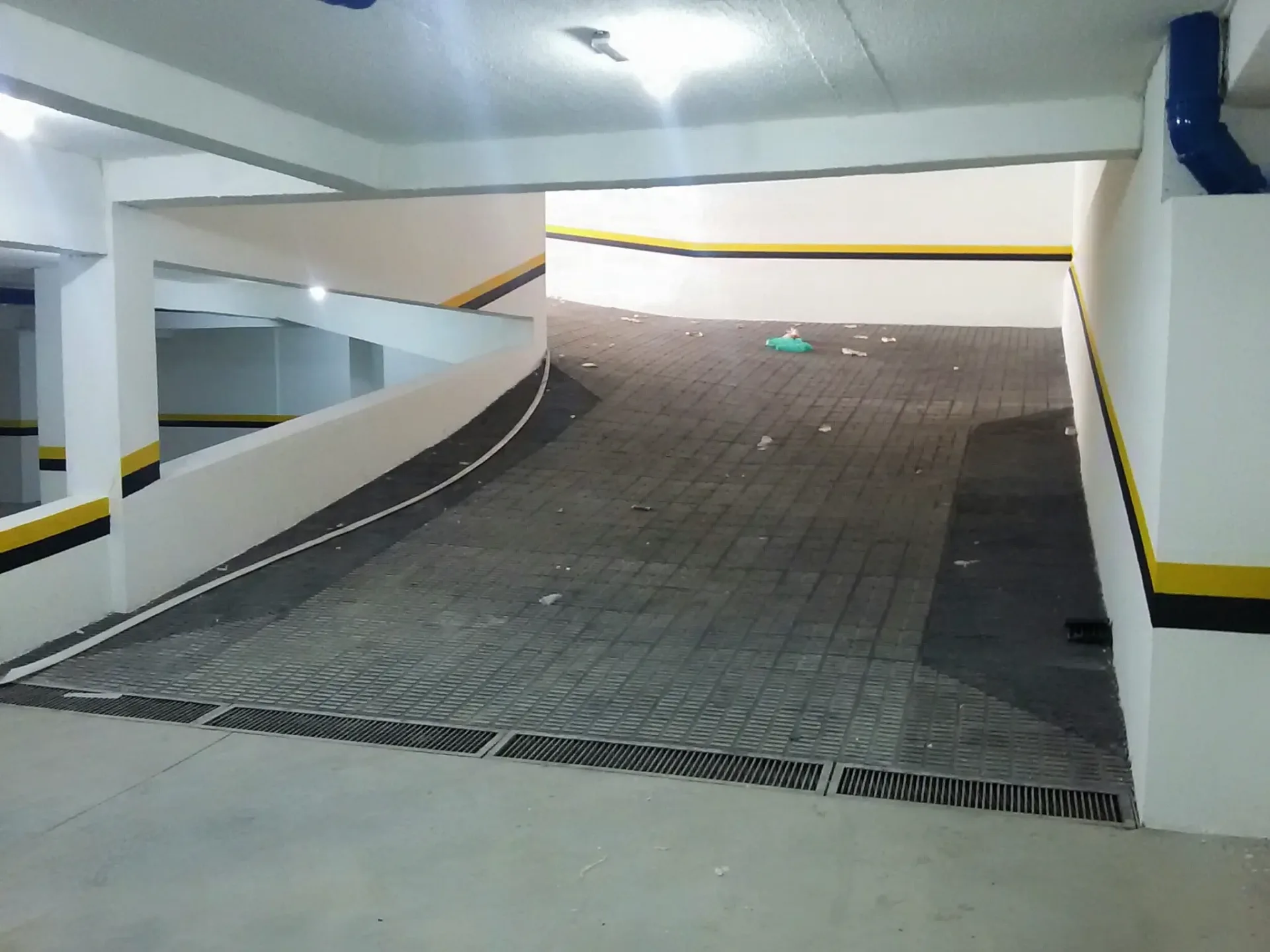 Acabamentos da Rampa da Garagem com grelhaEdif. Fênix