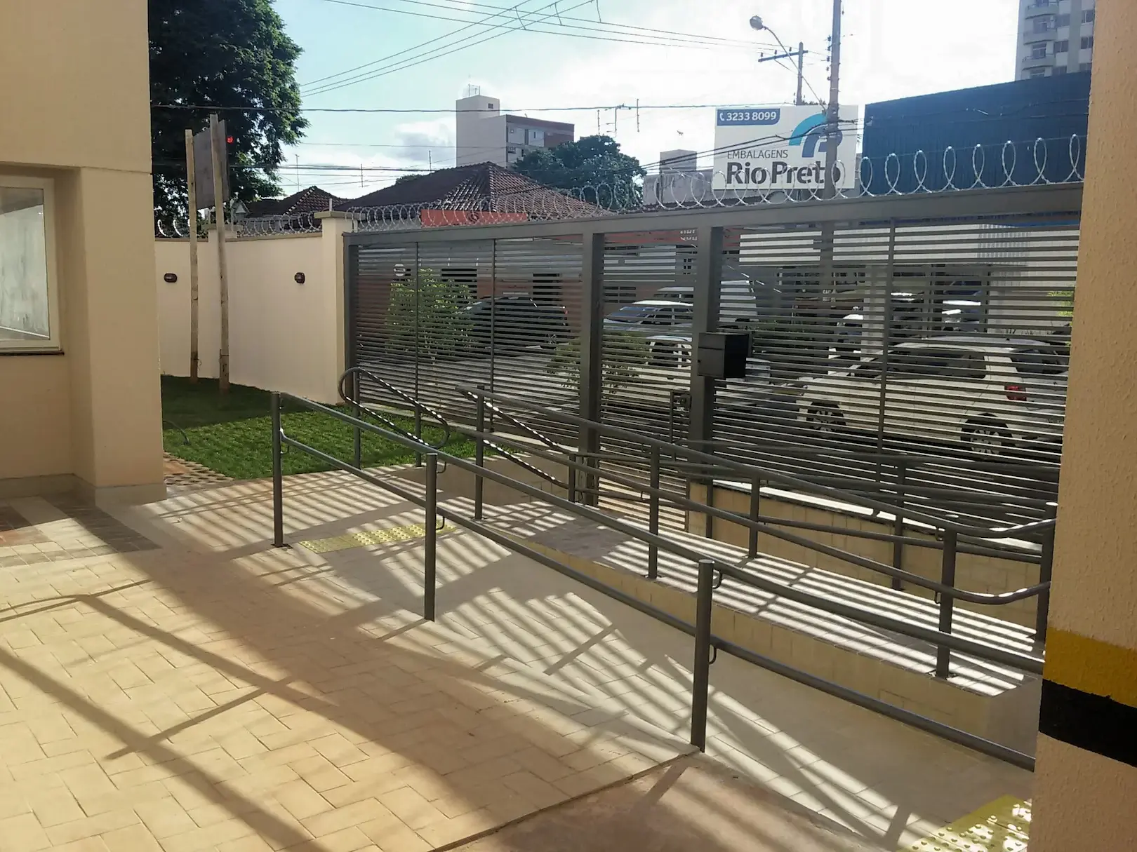 Acabamentos — Revestimento  da Rampa de deficiente físico Edifício Fênix